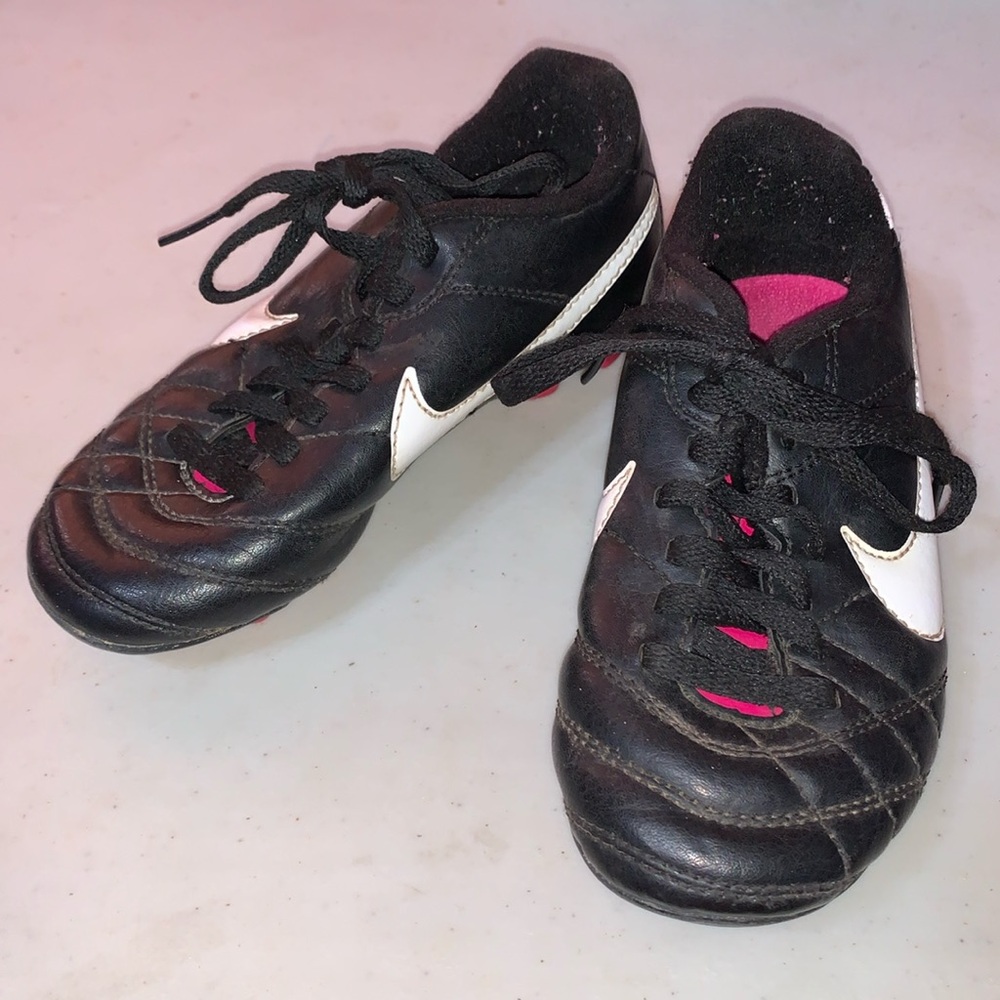 Size 10 Nike Black, White & Pink Quilted Sport Cleats - Football Soccer Baseball